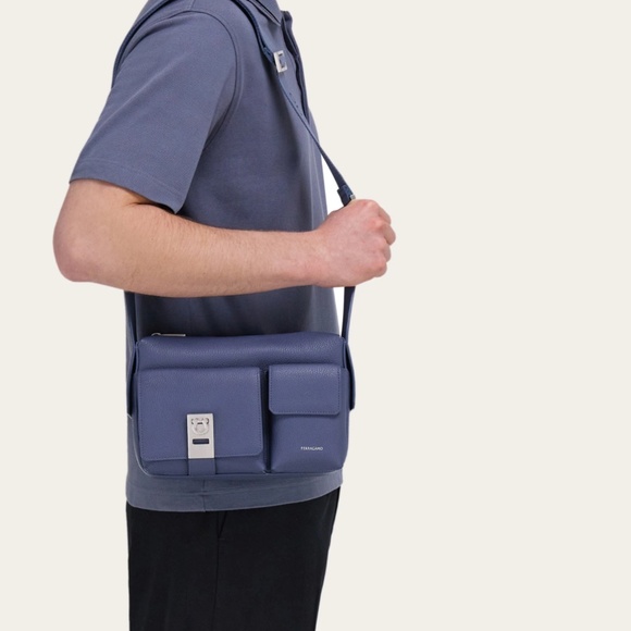 NEW Ferragamo leather shoulder bag - Picture 4 of 5